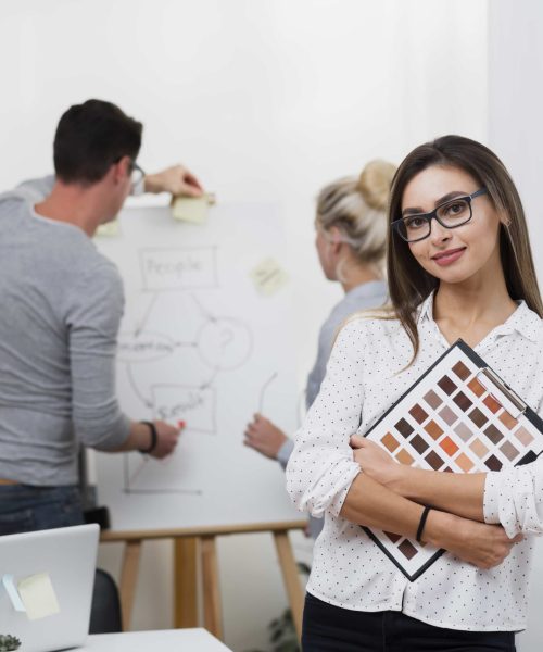 retrato-mujer-negocios-seguros-min